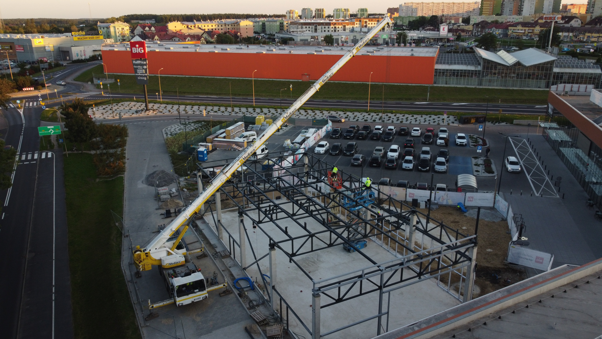 Dźwig przy pracy w Lubinie